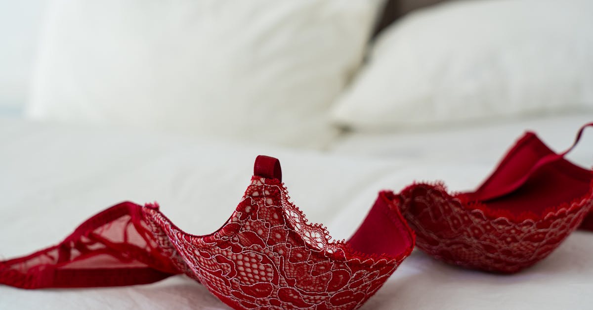 découvrez notre collection de lingerie élégante et confortable, alliant style et séduction. parfaite pour chaque occasion, notre sélection saura vous mettre en valeur tout en vous offrant un confort inégalé.