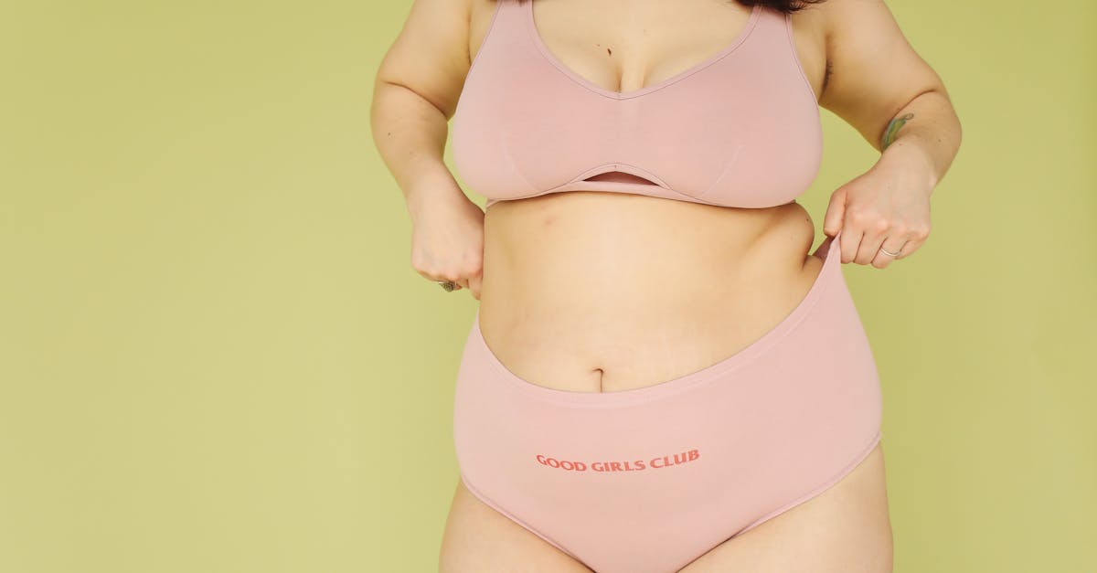 découvrez les dernières tendances en lingerie pour sublimer votre silhouette et mettre en valeur votre féminité. explorez des styles variés, des tissus raffinés et des couleurs à la mode qui redéfinissent votre intimité.