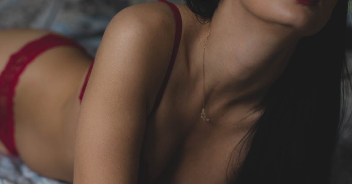 découvrez notre collection de lingerie de luxe, alliant élégance et confort. offrez-vous des pièces raffinées qui subliment votre silhouette et éveillent vos sens. chaque lingerie est conçue avec des matériaux de haute qualité pour une expérience inoubliable.