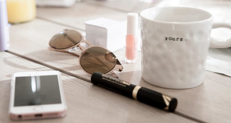 découvrez notre sélection d'accessoires tendance pour tous les styles et occasions. que ce soit des bijoux, sacs, ou articles de mode, trouvez l'élément parfait pour compléter votre look.