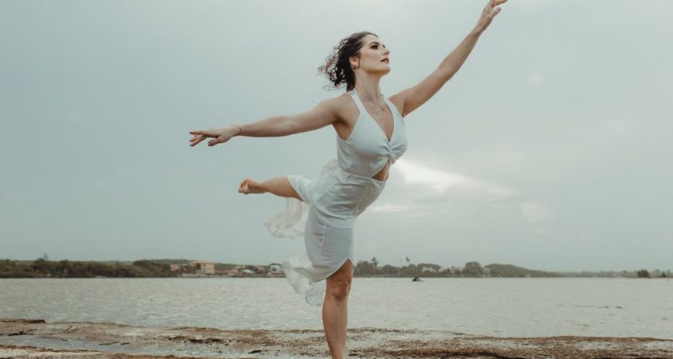 découvrez notre collection de robes aqua, alliant élégance et fraîcheur. parfaites pour toutes les occasions, ces robes mettent en valeur votre style tout en vous offrant confort et légèreté. faites tourner les têtes avec les superbes teintes aquatiques de notre sélection!