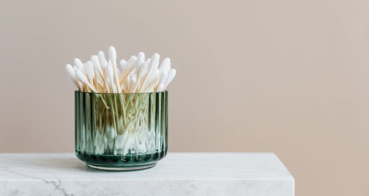 découvrez des astuces pratiques pour organiser votre salle de bain efficacement. transformez votre espace avec des solutions de rangement innovantes et stylées qui maximisent l'espace tout en gardant vos essentiels à portée de main.