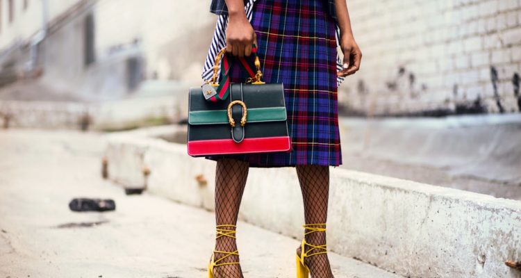 découvrez notre collection de plaids douillets et élégants, parfaits pour ajouter une touche de confort à votre intérieur. idéal pour les soirées d'hiver ou pour décorer votre canapé, nos plaids sont disponibles dans divers matériaux et motifs. trouvez le plaid qui saura vous réchauffer tout en embellissant votre espace.