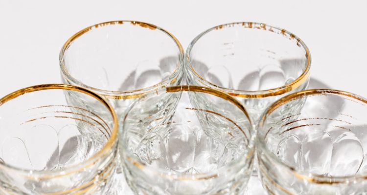 découvrez l'élégance des accessoires de mode russes, alliant tradition et modernité. explorez des pièces uniques qui rehaussent votre style et ajoutent une touche de sophistication à votre garde-robe.