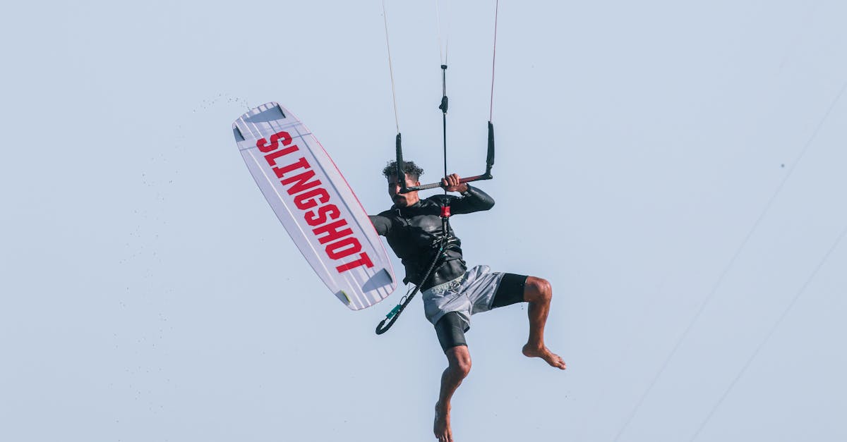 découvrez le slingshot, un accessoire ludique et captivant qui allie puissance et précision, parfait pour les amateurs d'aventures en plein air. apprenez son utilisation, explorez ses différents types et plongez dans l'univers fascinant de ce jeu d'adresse intemporel.