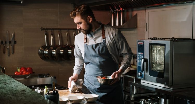 découvrez nos meilleurs conseils de cuisine pour améliorer vos plats, gagner du temps et réussir toutes vos recettes facilement, même si vous débutez.